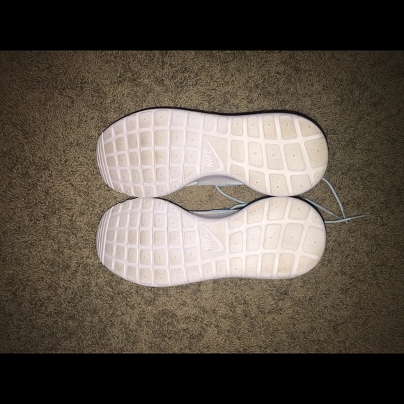 Nike Roche - Picture 7 of 8